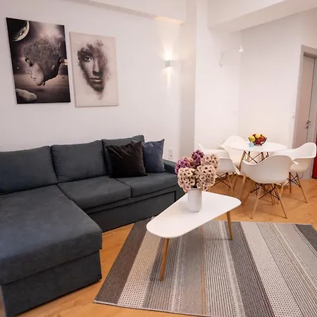 Lovely In The Heart Of Center Apartman *